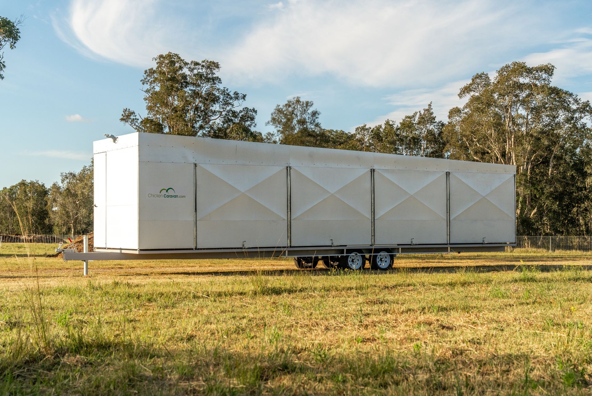 Chicken Caravan 600 in paddock, doors down