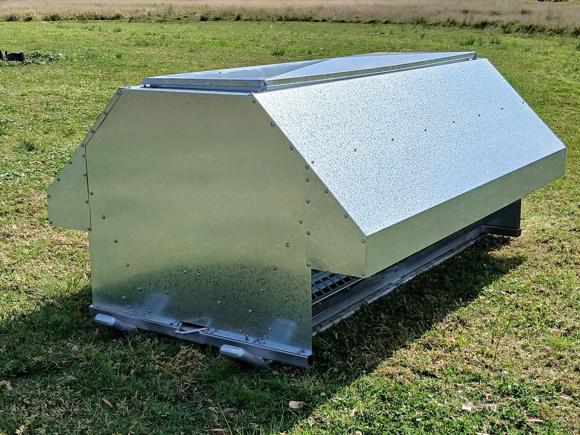 Chicken Caravan Skid Feeder 1000, 1 tonne feeder designed specifically for chickens
