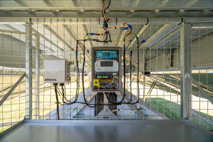 Solar powered control box to operate the automation on the Chicken Caravan 450