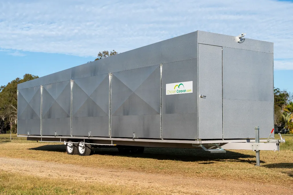 Chicken-caravan-600-doors-closed-front-side-on