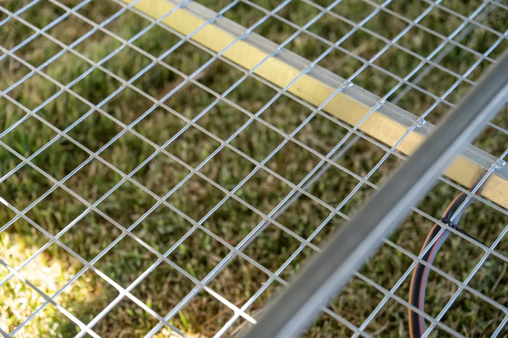 Chicken-caravan-600--mesh-floor-hot-dip-galvanised