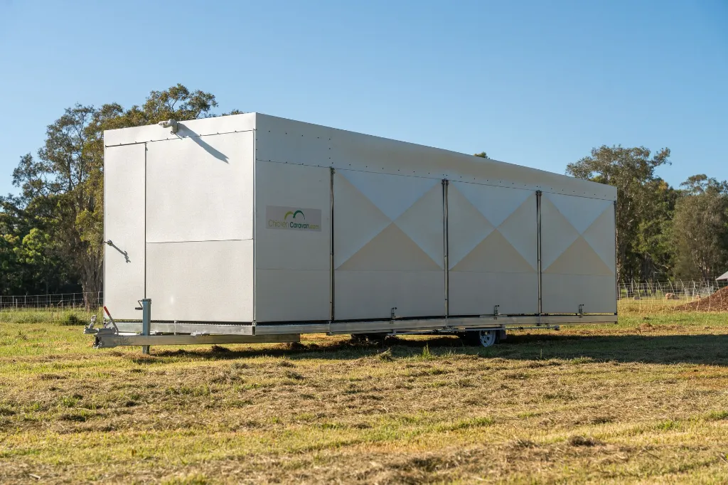 Chicken-caravan-450-doors-closed-side-front-view