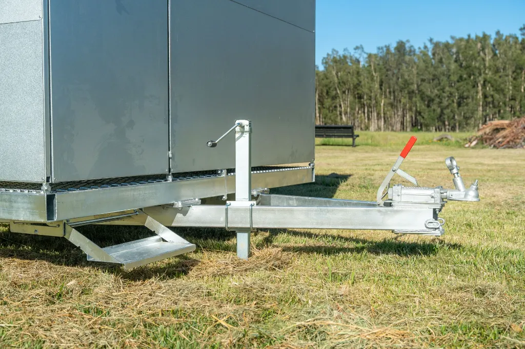 Chicken-caravan-450-a-frame-pull-out-step