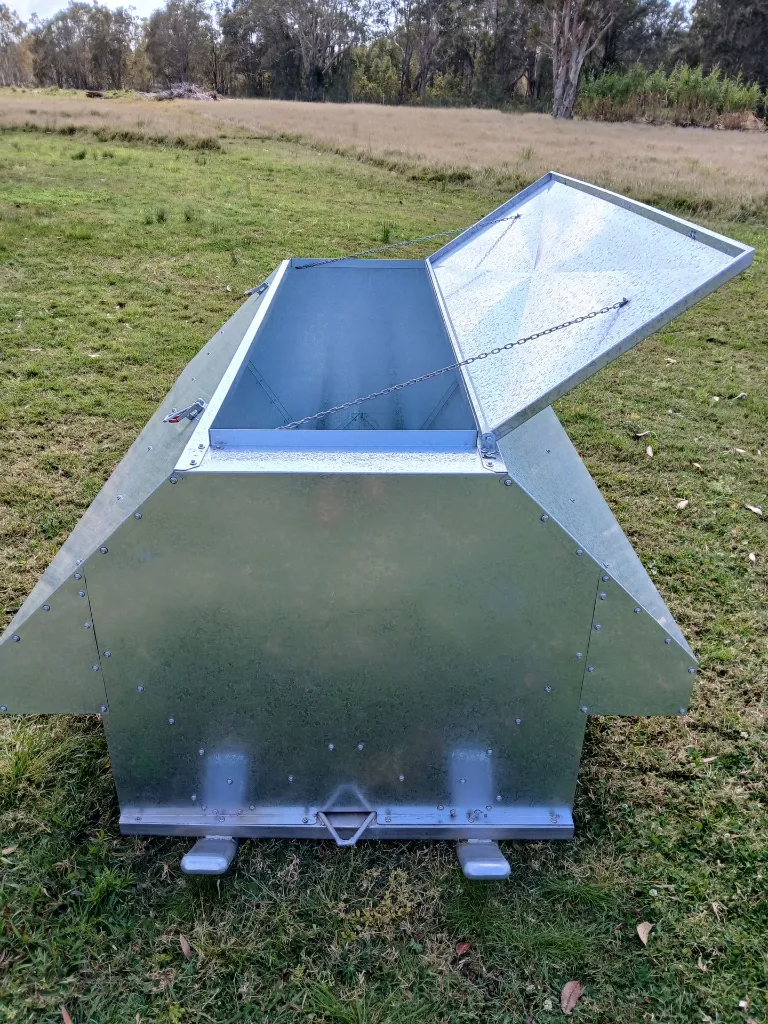 Skid-feeder-1000-lid-open