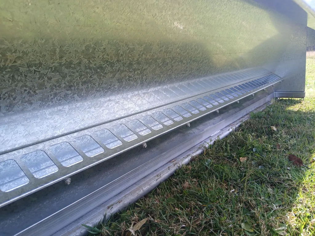 Skid-feeder-1000-feed-section-chickens
