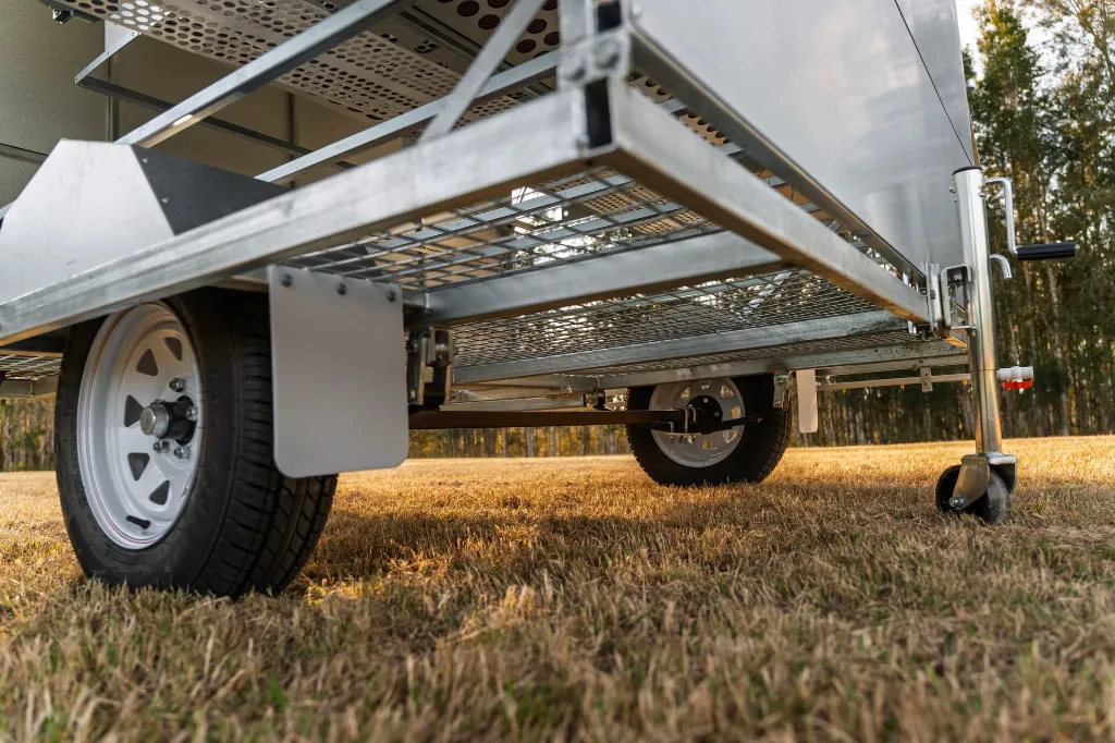 Chicken-Caravan-130-underneath-hot-dip-frame
