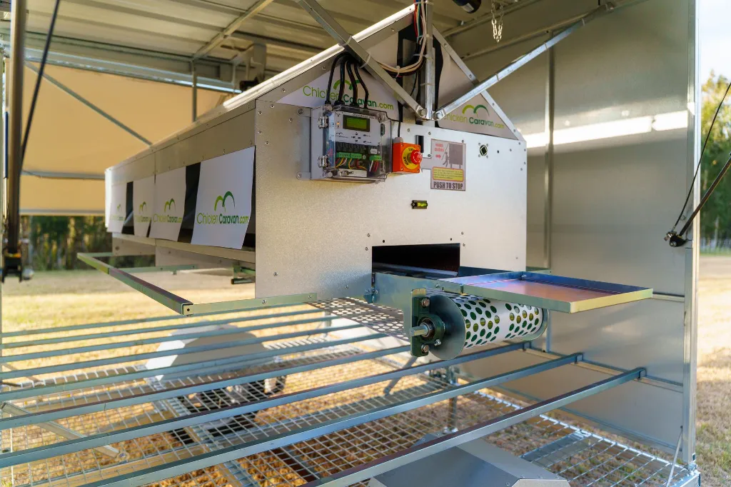 Chicken-Caravan-130-nesting-boxes-conveyor-collection