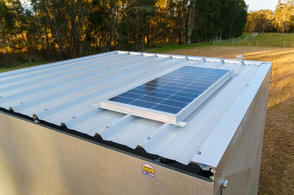 Chicken-Caravan-130-roof-solar-panel