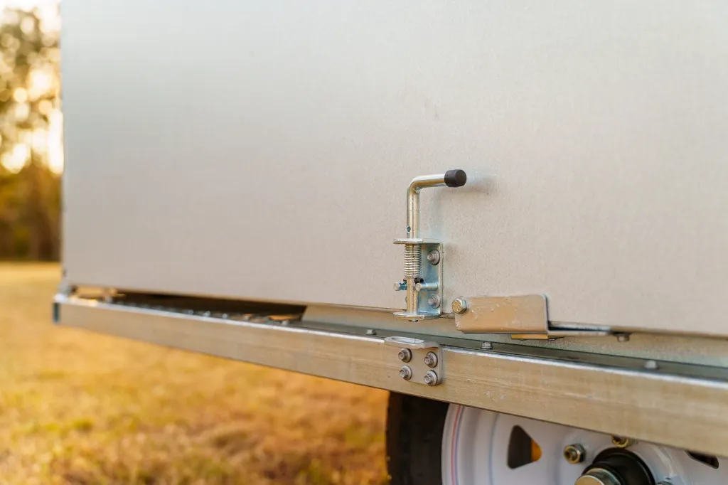 Chicken-Caravan-130-door-latch