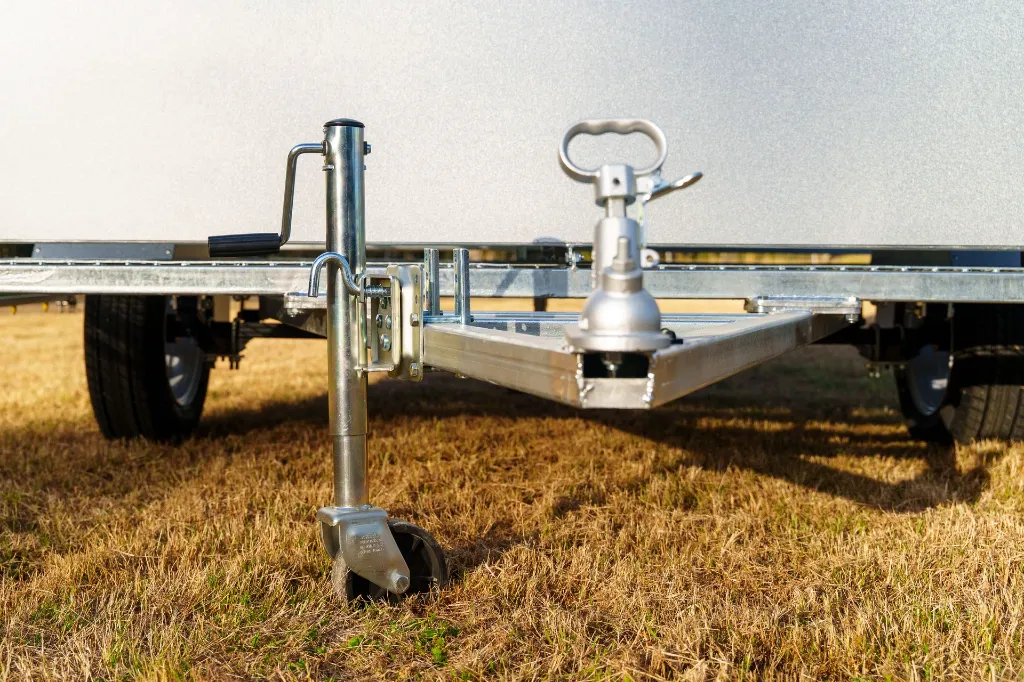 Chicken-Caravan-130-a-frame-front-jockey-wheel