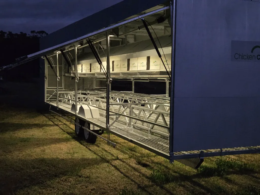 Chicken-caravan-600-night-time-lights-on