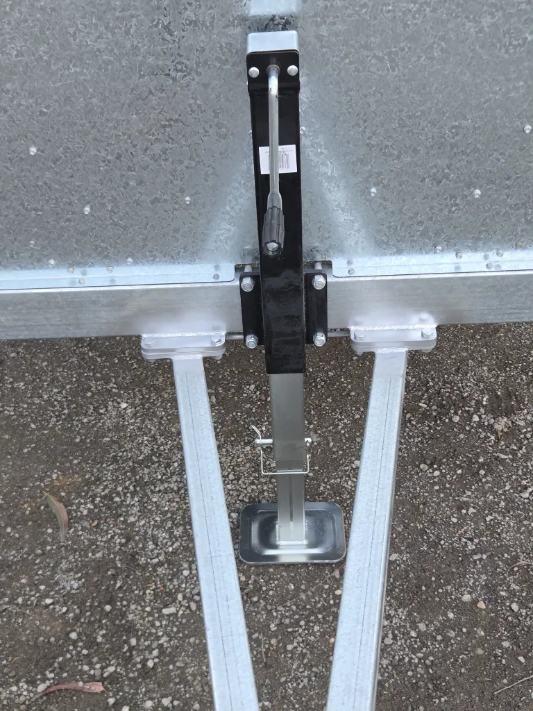 Chicken-Caravan-Feed-Trailer-1000-Tow-Point-End