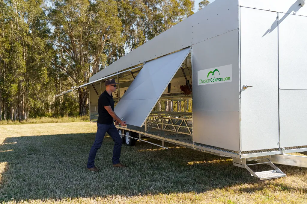 Chicken-Caravan-600-manually-open-close-doors