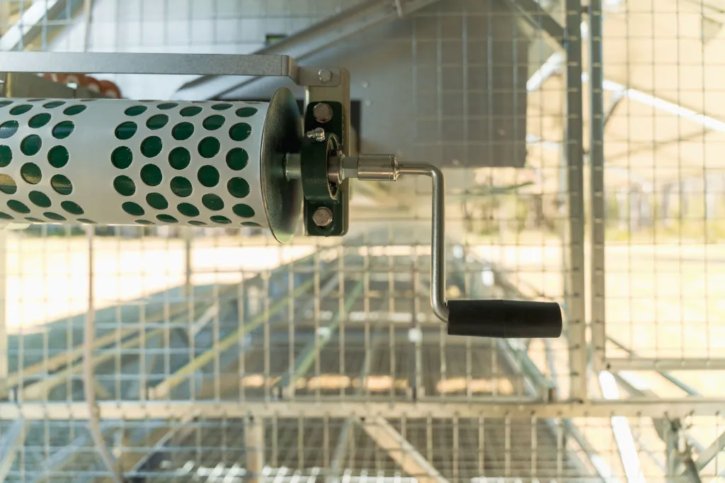 Conveyor-belt-winder-handle-on-Chicken- Caravan- 600