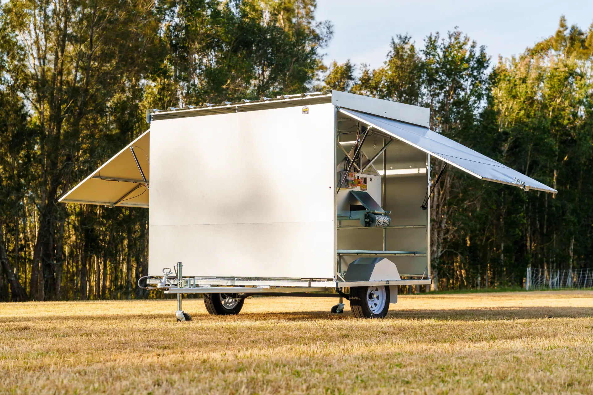[FP CC130] Chicken Caravan 130 (Chicken Caravan 130 Flat pack)
